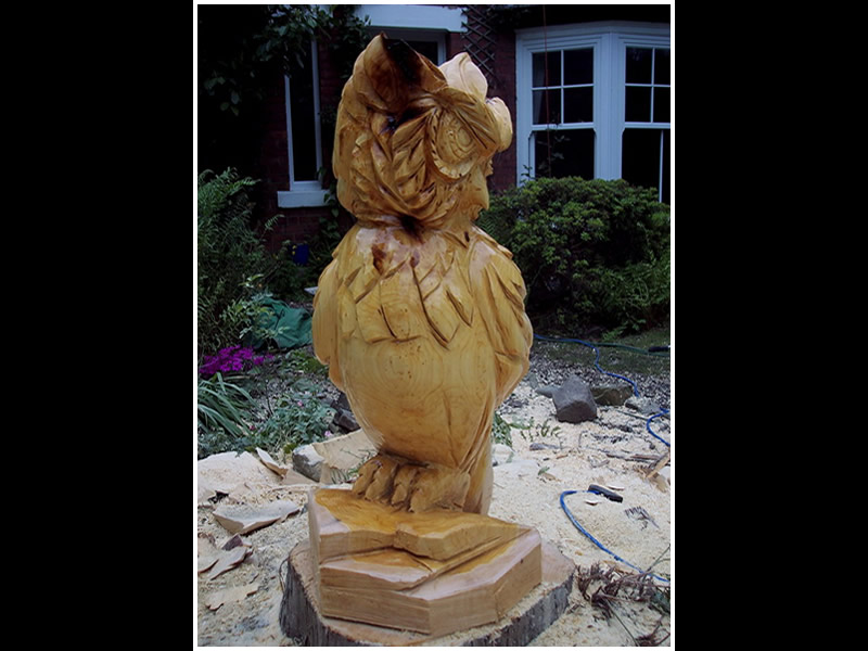 picture of owl carving