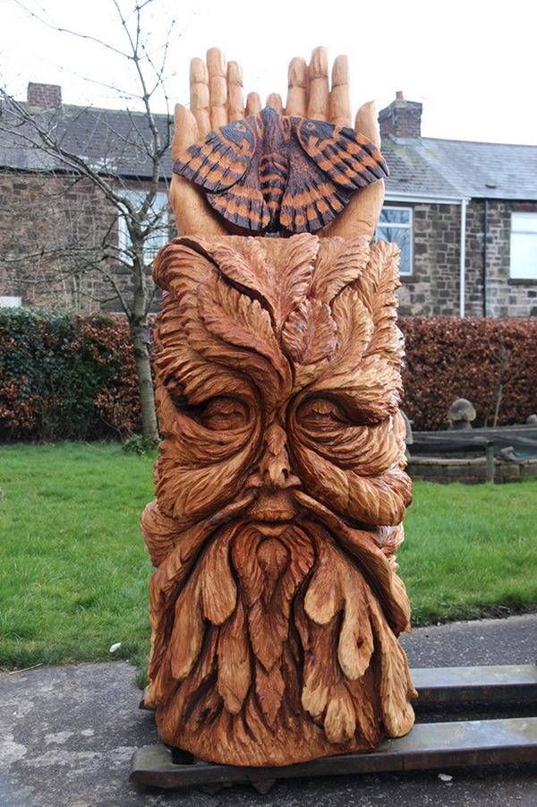 Chainsaw carving